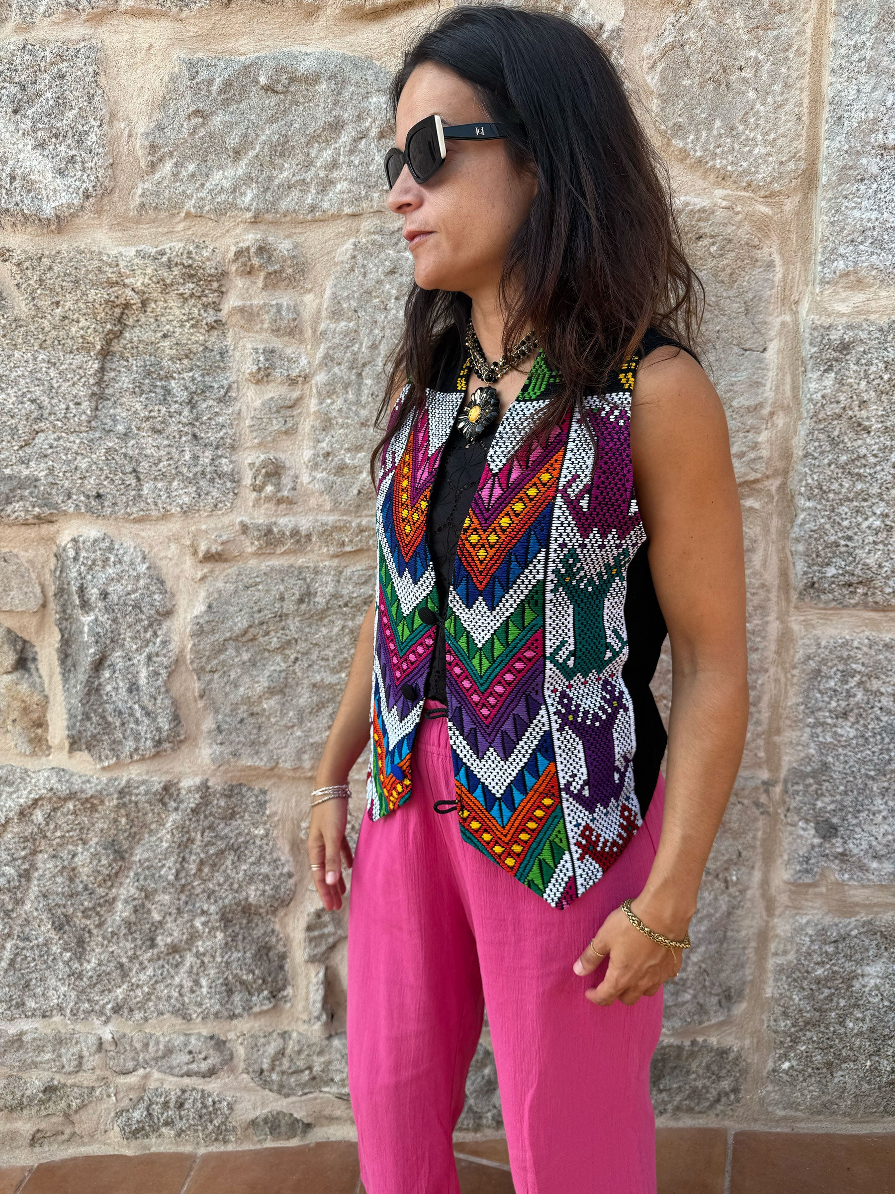 CHALECO MEXICANO NEGRO MULTICOLOR – ÉTNICO ARTESANAL